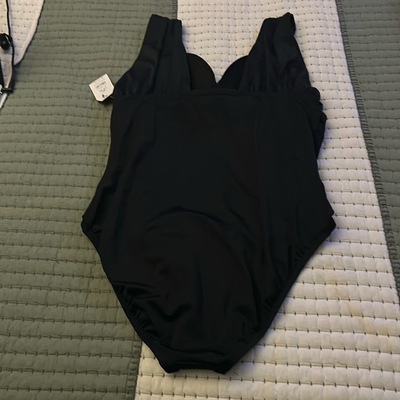 Time and Tru Women's and Women’s Plus Plunge V Neck One Piece Swimsuit - Picture 5 of 12